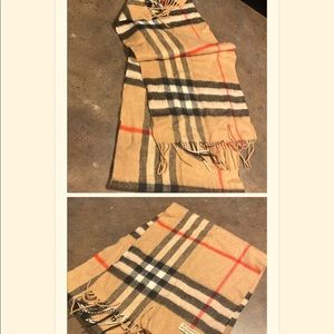 Beige Burberry scarf